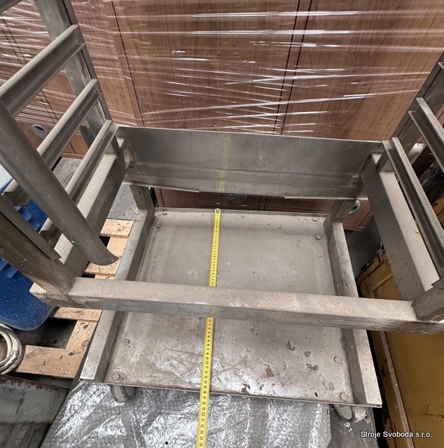 Odkládací regálový vozík - gastro  (Odkladaci regalovy vozik gastro (10).JPG)